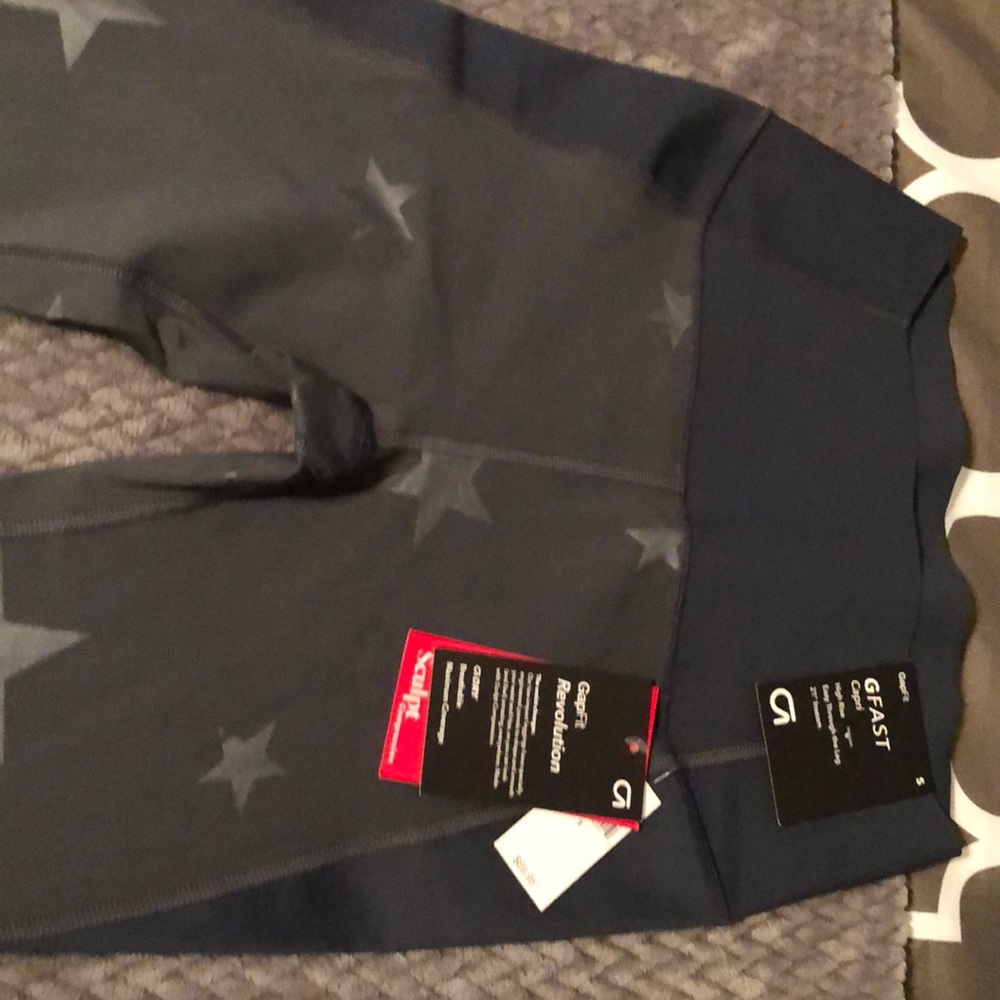 NWT Gap Sculpt Compression Capris